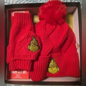 Dr. Seuss Red And Green Grinch Hat and Mitten Set Age 14+